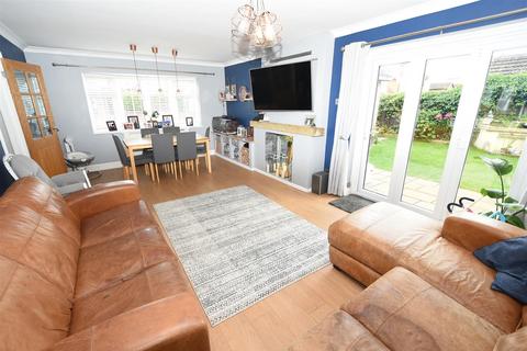 5 bedroom detached house for sale, Church Parade, Canvey Island SS8