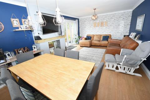 5 bedroom detached house for sale, Church Parade, Canvey Island SS8