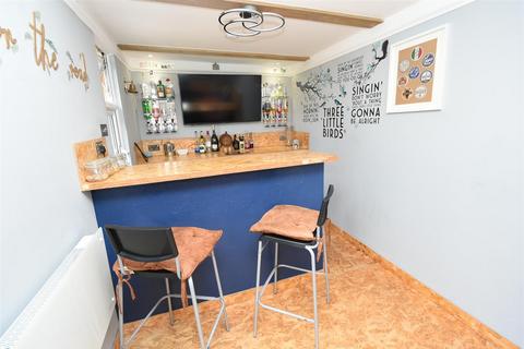5 bedroom detached house for sale, Church Parade, Canvey Island SS8