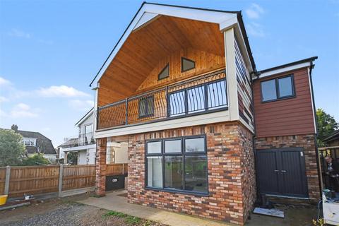 4 bedroom detached house for sale, Park Road, Canvey Island SS8