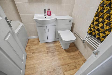2 bedroom apartment for sale, McGrail Court Aalten Avenue, Canvey Island SS8