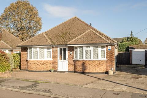 2 bedroom bungalow for sale - The Close, Frimley, GU16