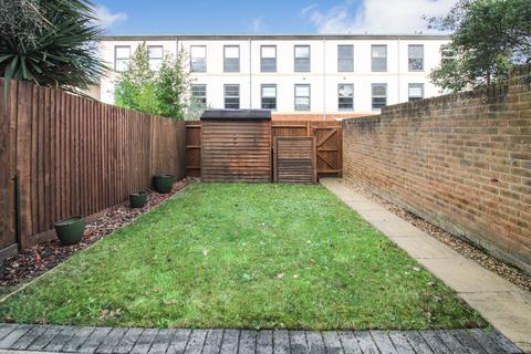 4 bedroom end of terrace house for sale, Pond Road,  Farnborough , GU14