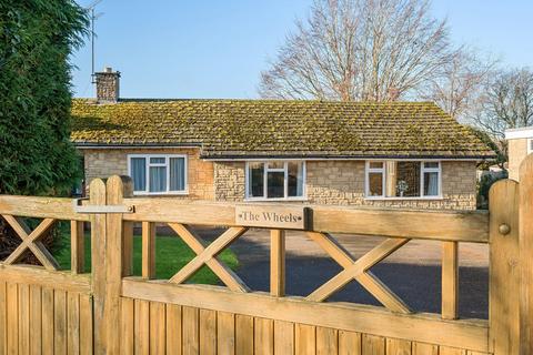 4 bedroom bungalow for sale, High Street, Silverstone, Towcester, Northamptonshire, NN12