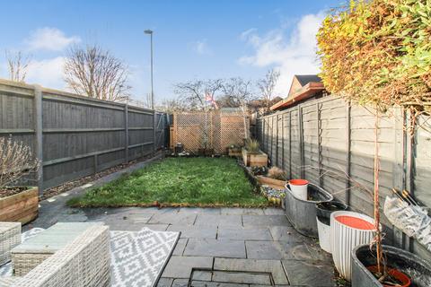 2 bedroom semi-detached house for sale, Oxford Road,  Farnborough , GU14