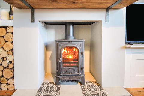 2 bedroom semi-detached house for sale, Oxford Road,  Farnborough , GU14
