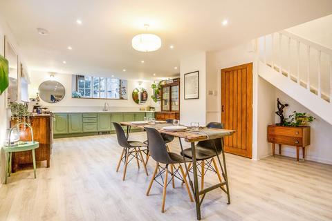 4 bedroom semi-detached house for sale, New Hythe Lane, Larkfield, ME20