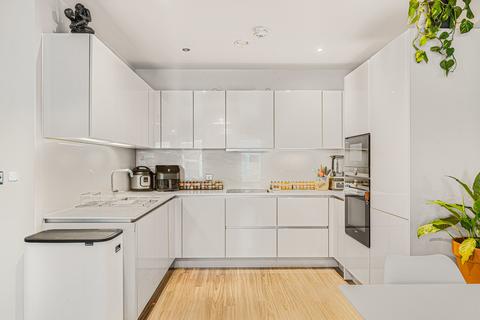 3 bedroom apartment for sale, Kingsland High Street, London, E8