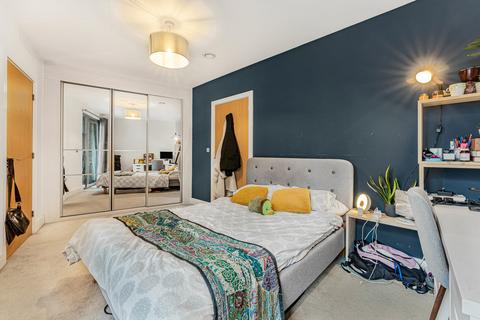 3 bedroom apartment for sale, Kingsland High Street, London, E8