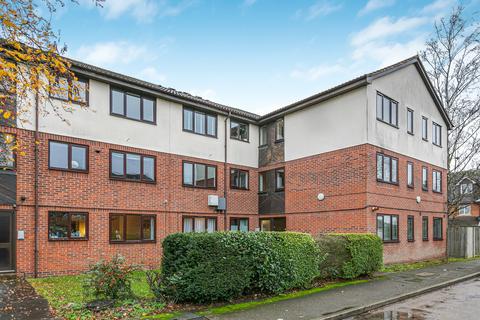 2 bedroom apartment for sale, Scotts Avenue, Sunbury-on-Thames, Surrey, TW16