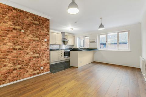 2 bedroom apartment for sale, Scotts Avenue, Sunbury-on-Thames, Surrey, TW16