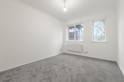 2 bedroom apartment for sale, Scotts Avenue, Sunbury-on-Thames, Surrey, TW16
