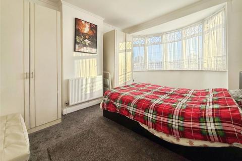 3 bedroom terraced house for sale, Guildford Avenue, Feltham, TW13