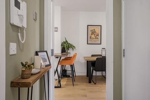 1 bedroom apartment for sale, St. Pauls Way, London, E3