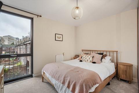 1 bedroom apartment for sale, St. Pauls Way, London, E3