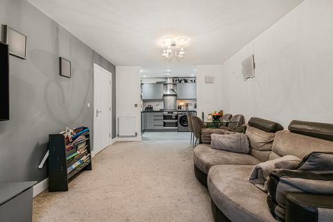 2 bedroom apartment for sale, Sundeala Close, Sunbury-on-Thames, Surrey, TW16