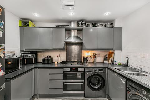 2 bedroom apartment for sale, Sundeala Close, Sunbury-on-Thames, Surrey, TW16