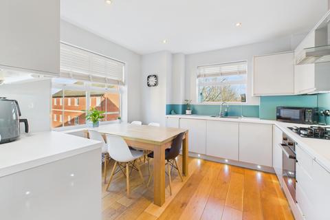 2 bedroom flat for sale, Weston Turville, Aylesbury HP22