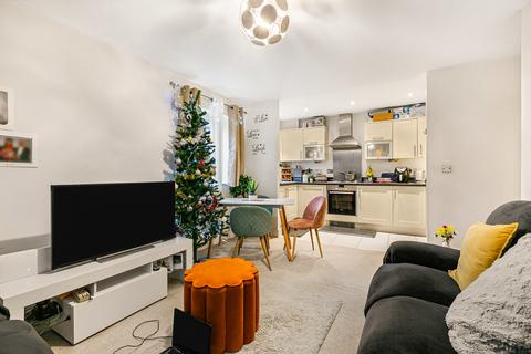 2 bedroom apartment for sale, Dunnell Close, Sunbury-on-Thames, Surrey, TW16