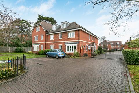 Dunnell Close, Sunbury-on-Thames, Surrey, TW16