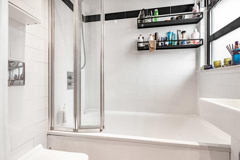 2 bedroom apartment for sale, Turner Street, London, E1
