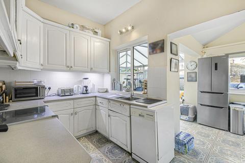 2 bedroom maisonette for sale, Lewin Road, London, SW16