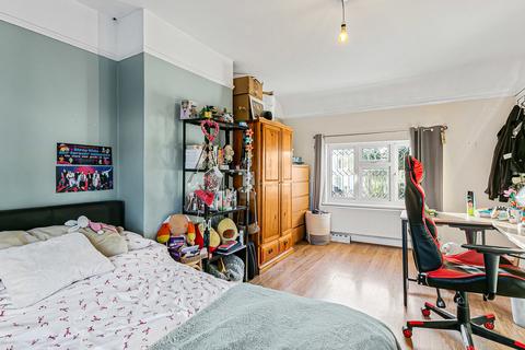 3 bedroom semi-detached house for sale, Worple Avenue, Staines-upon-Thames, Surrey, TW18