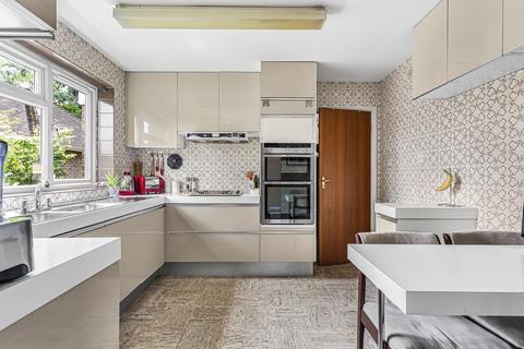 5 bedroom detached house for sale, Meadows End, Sunbury-on-Thames, Surrey, TW16