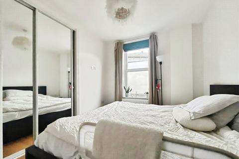 2 bedroom apartment to rent, Mount Mews, Hampton, TW12