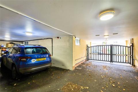 4 bedroom end of terrace house for sale, Brighton Road, Godalming, Surrey, GU7
