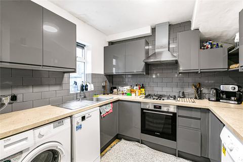 3 bedroom semi-detached house to rent, Lisbon Avenue, Twickenham, TW2