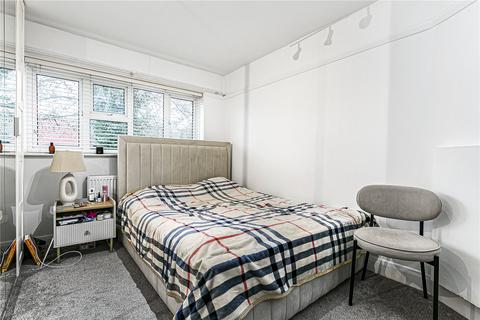 3 bedroom semi-detached house to rent, Lisbon Avenue, Twickenham, TW2