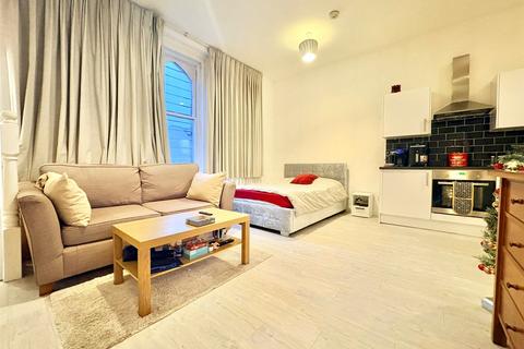 Studio to rent, London Road, Kingston upon Thames, KT2
