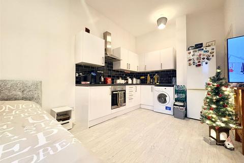 Studio to rent, London Road, Kingston upon Thames, KT2
