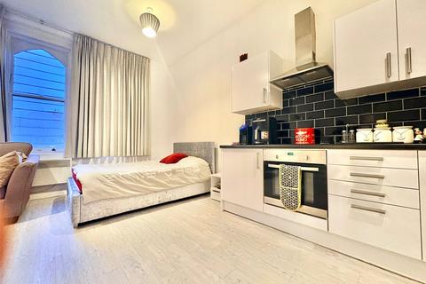 Studio to rent, London Road, Kingston upon Thames, KT2