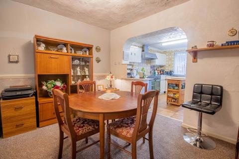 2 bedroom semi-detached house for sale, Bracken Close, Long Eaton, Nottingham, Derbyshire, NG10