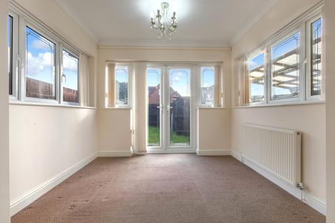 2 bedroom bungalow for sale, Reeders Croft Chilwell, Beeston, Nottingham, Nottinghamshire, NG9