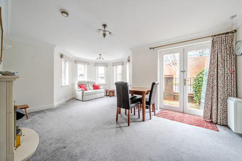 2 bedroom retirement property for sale, Deanery Close, Chichester, PO19