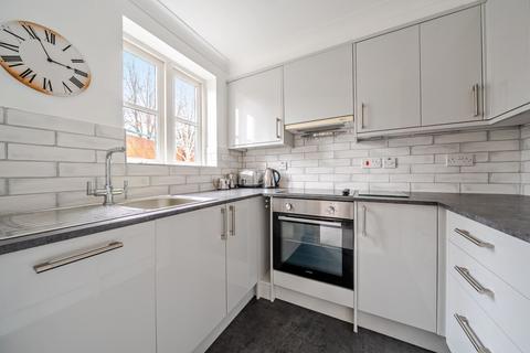 2 bedroom retirement property for sale, Deanery Close, Chichester, PO19