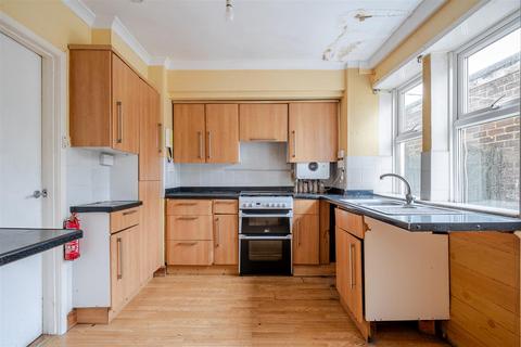 3 bedroom semi-detached house for sale, Hampshire Drive, Maidstone