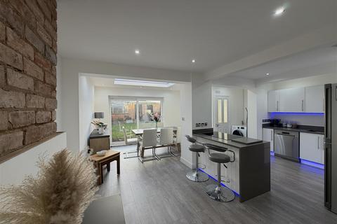 3 bedroom house for sale, Cape Road, Warwick