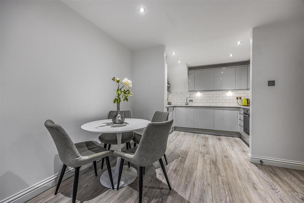 5 Clearwater Apartments, South Parade, Southsea-Po