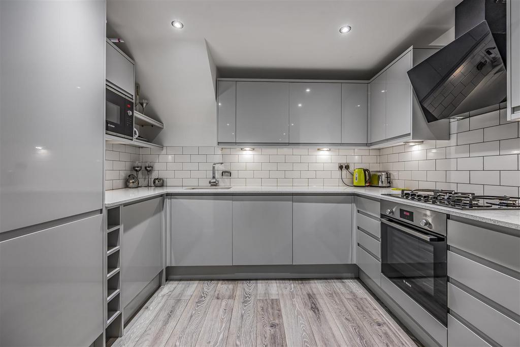 5 Clearwater Apartments, South Parade, Southsea-Po