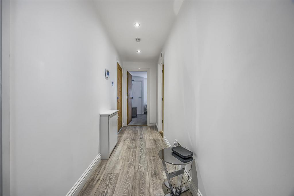 5 Clearwater Apartments, South Parade, Southsea-Po