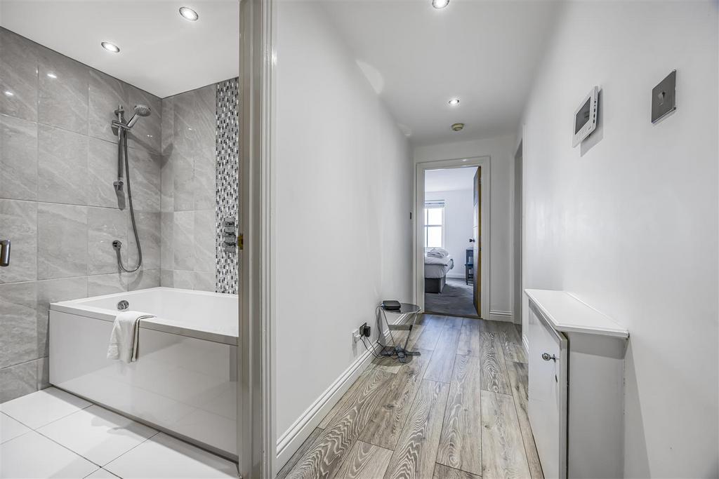 5 Clearwater Apartments, South Parade, Southsea-Po