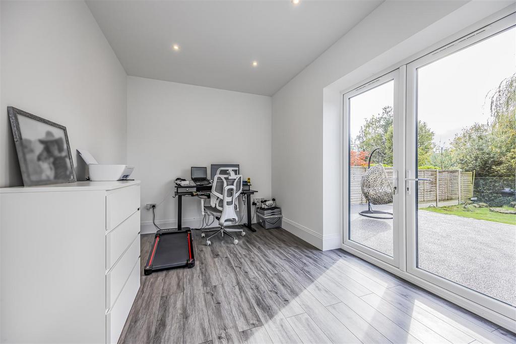 31 Lovedean Lane, Waterlooville-Portico Marketing-S