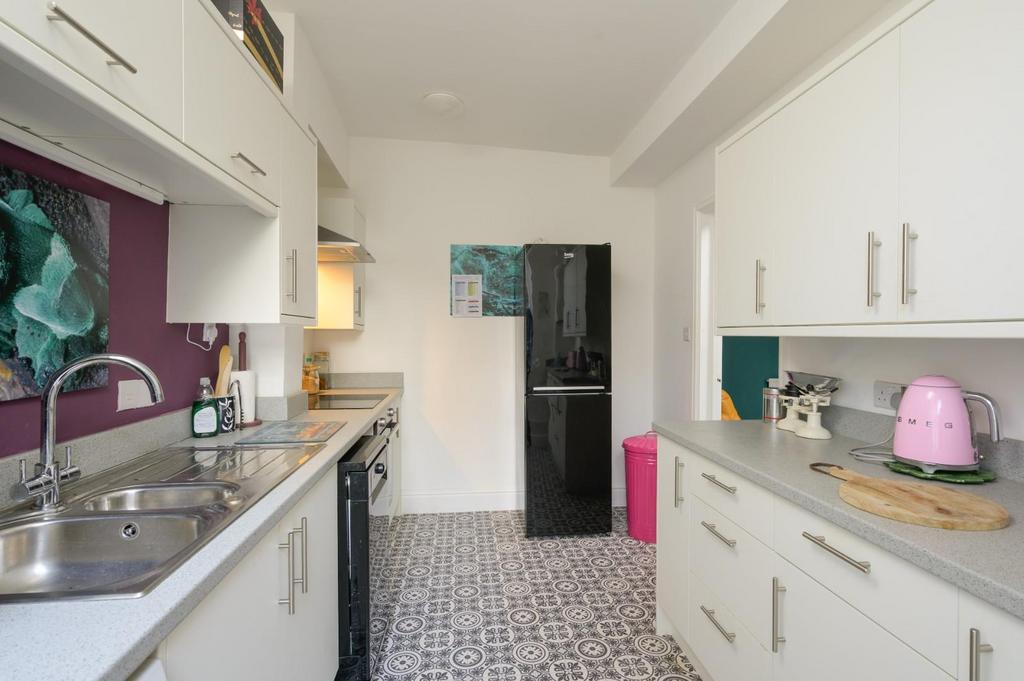 Kitchen II.jpg