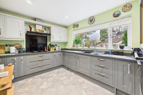4 bedroom detached house for sale, Longwood Avenue, Bingley, BD16 2RX
