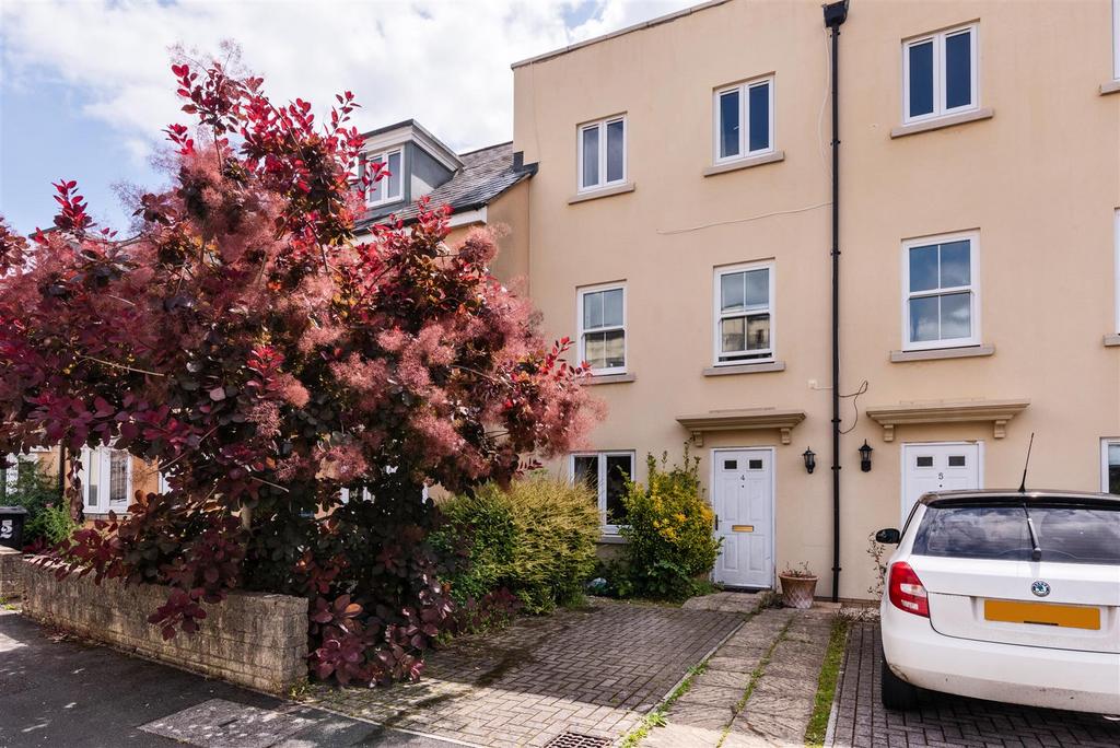 4 Middlewood Close-2.jpg