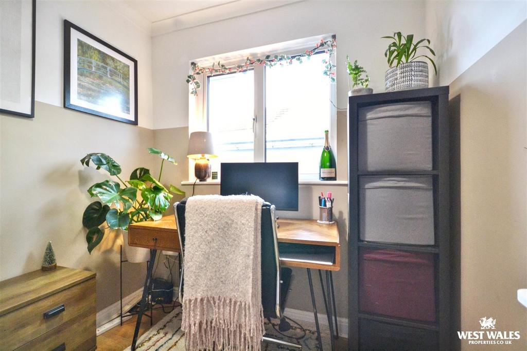 Bedroom 3 / Study